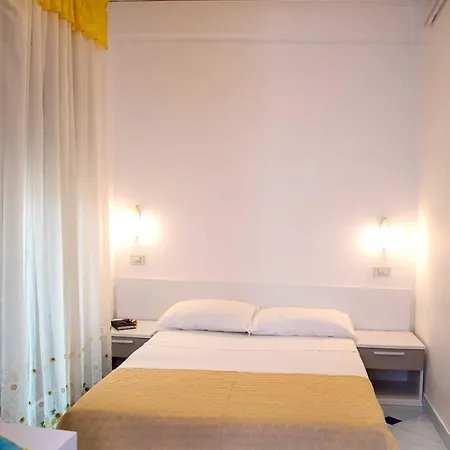 Hotel De Rosa 3*